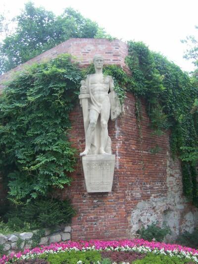 Beautiful statue on the walk down the mountain